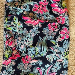 Lily Pulitzer - size 8 - ankle pants - back pockets